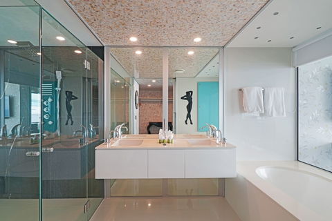 Q1 Resort & Spa - Getaway Accommodation 4