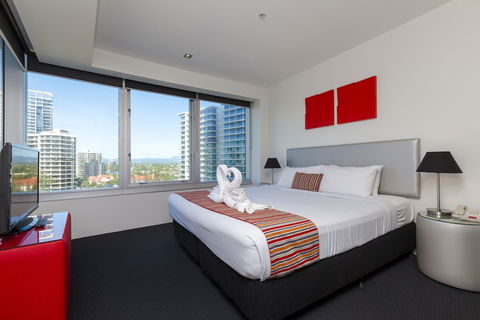 Q1 Resort & Spa - Getaway Accommodation 6
