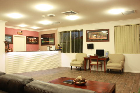 Country Plaza Queanbeyan - Getaway Accommodation 4