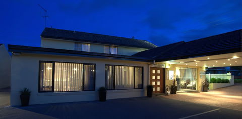 Country Plaza Queanbeyan - Getaway Accommodation 0