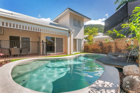 The Villas Palm Cove - Getaway Accommodation 2