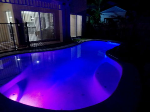 The Villas Palm Cove - Getaway Accommodation 3