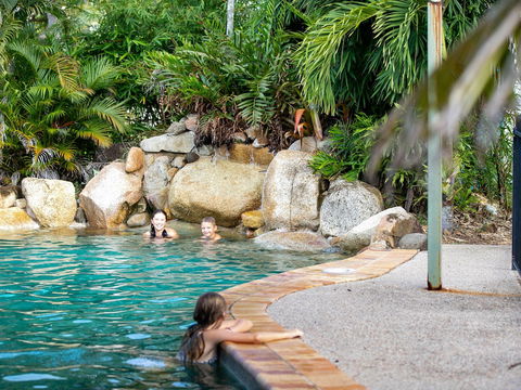 Cardwell Beachcomber Motel And Tourist Park - Getaway Accommodation 2