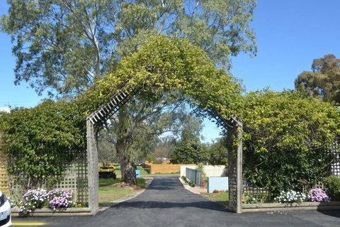 Wattle Motel - Getaway Accommodation 1