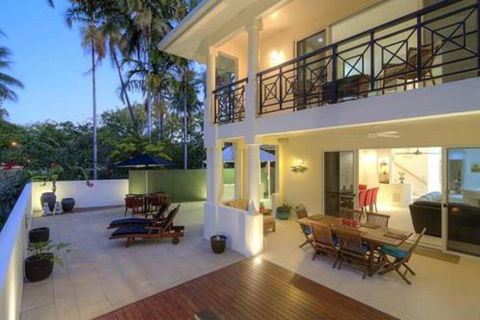 Whispering Palms - Getaway Accommodation 2