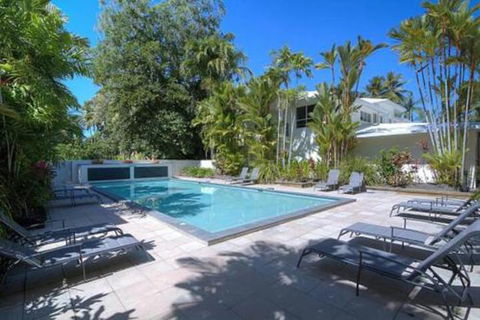 Whispering Palms - Getaway Accommodation 3