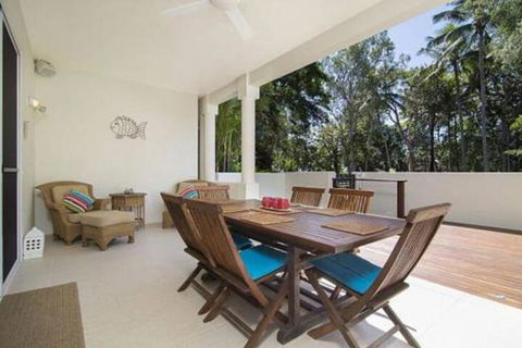 Whispering Palms - Getaway Accommodation 4