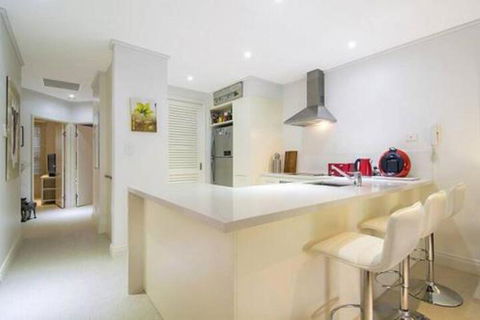 Whispering Palms - Getaway Accommodation 0