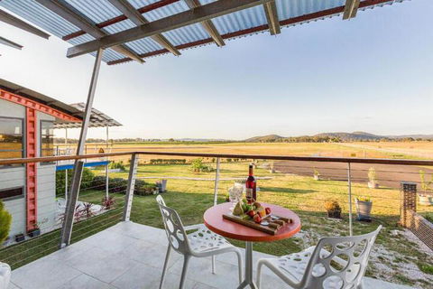 Hangar House Mudgee - Getaway Accommodation 2