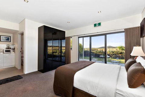 Hangar House Mudgee - Getaway Accommodation 4