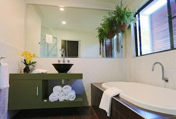 Hilltop Views - Getaway Accommodation 5