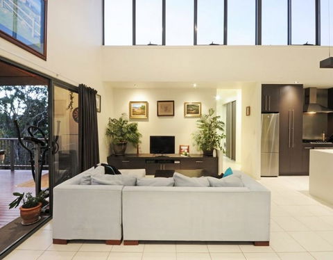 Hilltop Views - Getaway Accommodation 4