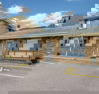 Hybiscus Waterfront Apartments - Getaway Accommodation