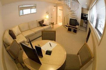 Breathtaker All Suite Hotel - Getaway Accommodation 0