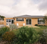 Waterfront Holiday Home Esplanade 54 - Getaway Accommodation
