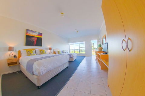 COAST Motel And Apartments - Getaway Accommodation 3