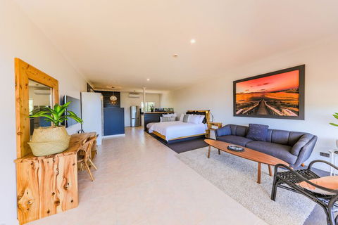 COAST Motel And Apartments - Getaway Accommodation 5