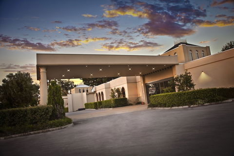 Shangri-La Gardens - Getaway Accommodation 0