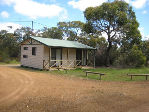 Parndana Hotel Cabins - Getaway Accommodation 1