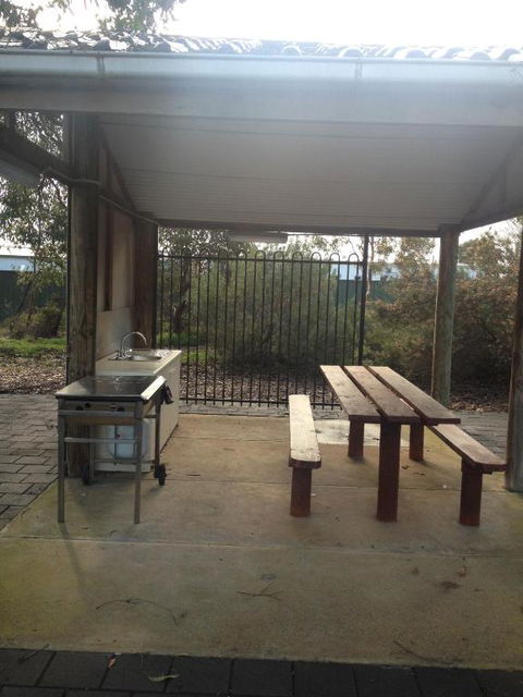 Parndana Hotel Cabins - Getaway Accommodation 6