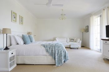 Hamptons Hinterland Retreat - Getaway Accommodation 3