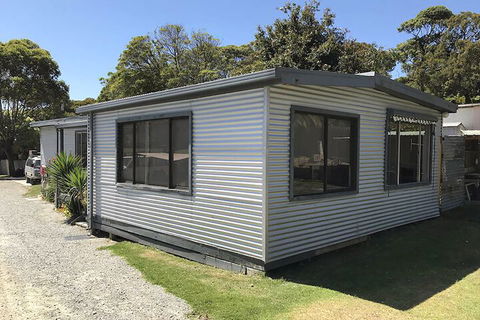 The Waterwheel Beach Cabins - Caravan Park - Getaway Accommodation 5