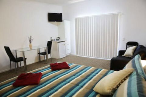 Honeybee Country Accommodation - Getaway Accommodation 0