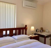 The Royal Dolphin BB in Safety Bay - Getaway Accommodation