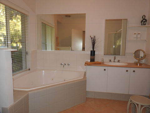 Howies Place Noosa - Getaway Accommodation 1