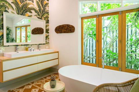Pineapple Petes Beach House - Getaway Accommodation 5