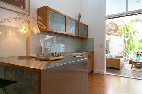 Pineapple Petes Beach House - Getaway Accommodation 3