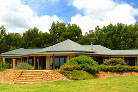 Rural Hideaway - Getaway Accommodation 0