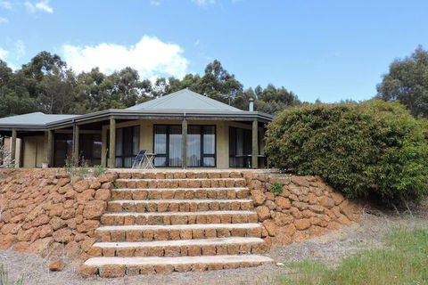 Rural Hideaway - Getaway Accommodation 3