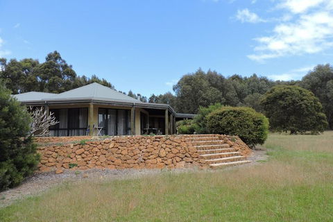 Rural Hideaway - Getaway Accommodation 2