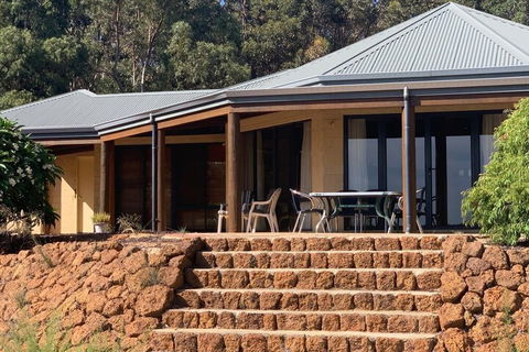 Rural Hideaway - Getaway Accommodation 1