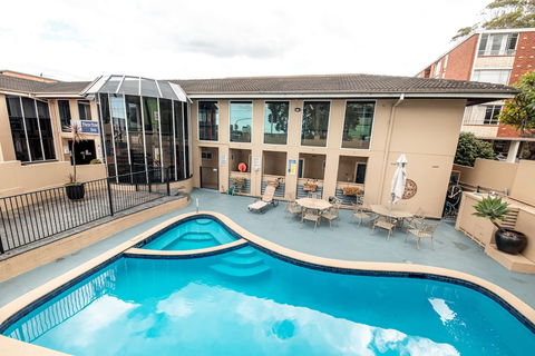 Twin Towers Inn - Getaway Accommodation 0