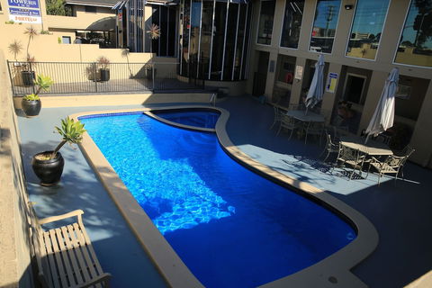 Twin Towers Inn - Getaway Accommodation 3