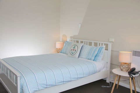 Beauty Point Waterfront Hotel - Getaway Accommodation 5