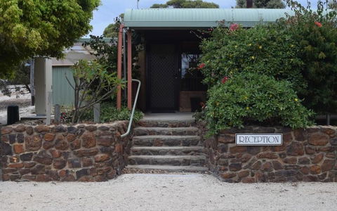 Hopetoun Motel & Chalet Village - Getaway Accommodation 3