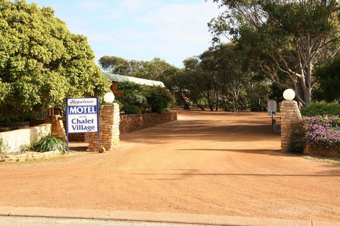 Hopetoun Motel & Chalet Village - Getaway Accommodation 5