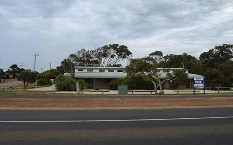 Hopetoun Motel & Chalet Village - Getaway Accommodation 0
