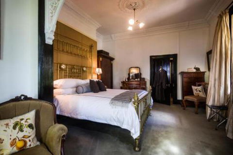 Holyrood House - Getaway Accommodation 7
