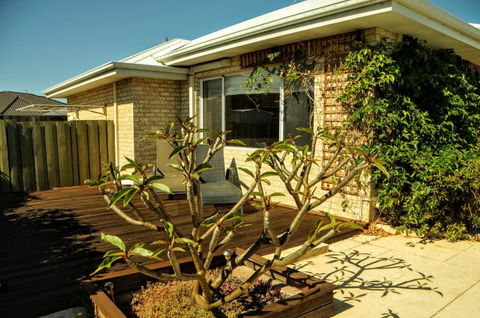 Halls Head Holiday Home - Getaway Accommodation 2