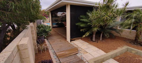 Halls Head Holiday Home - Getaway Accommodation 5