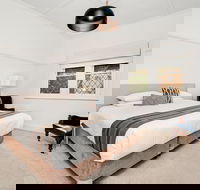 Newcastle Executive Homes - Cooks Hill Cottage - Getaway Accommodation