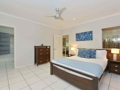 Sandwater Tropical Beachside Holiday House - Getaway Accommodation 2
