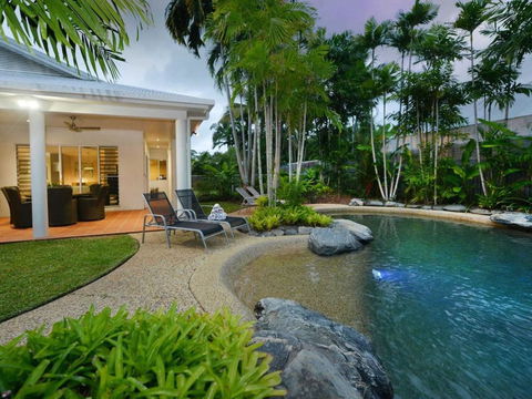Sandwater Tropical Beachside Holiday House - Getaway Accommodation 6