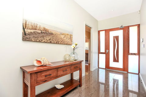 Lavina Luxury Beach House - Getaway Accommodation 1
