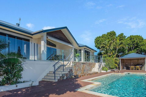 Maureen Waterfront Beach House - Getaway Accommodation 6