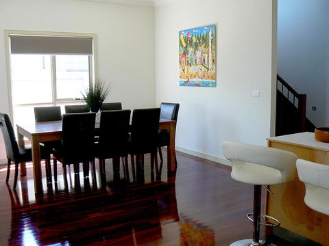 Into Freedom - Getaway Accommodation 4